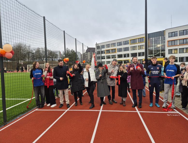 Užbaigtas Vilniaus Gabijos gimnazijos sporto aikštynas